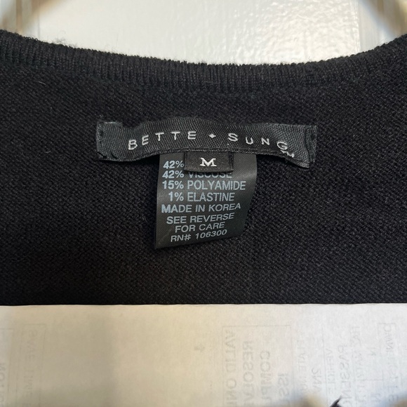 Vintage Women’s V-Neck Sweater with Lace Front - Picture 4 of 5